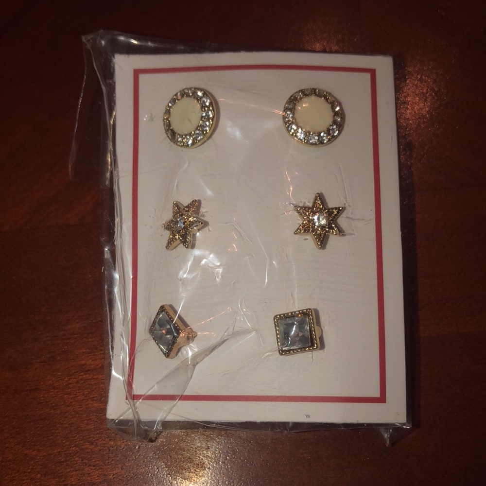NWT avon’s set of 3 fashion earrings circle . Star and square . “As is”